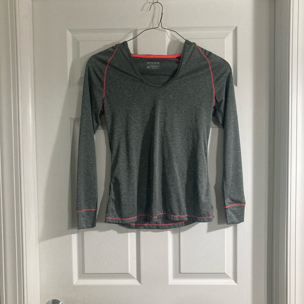 Layer 8 Performance Pullover With Hood, Size M - image 1